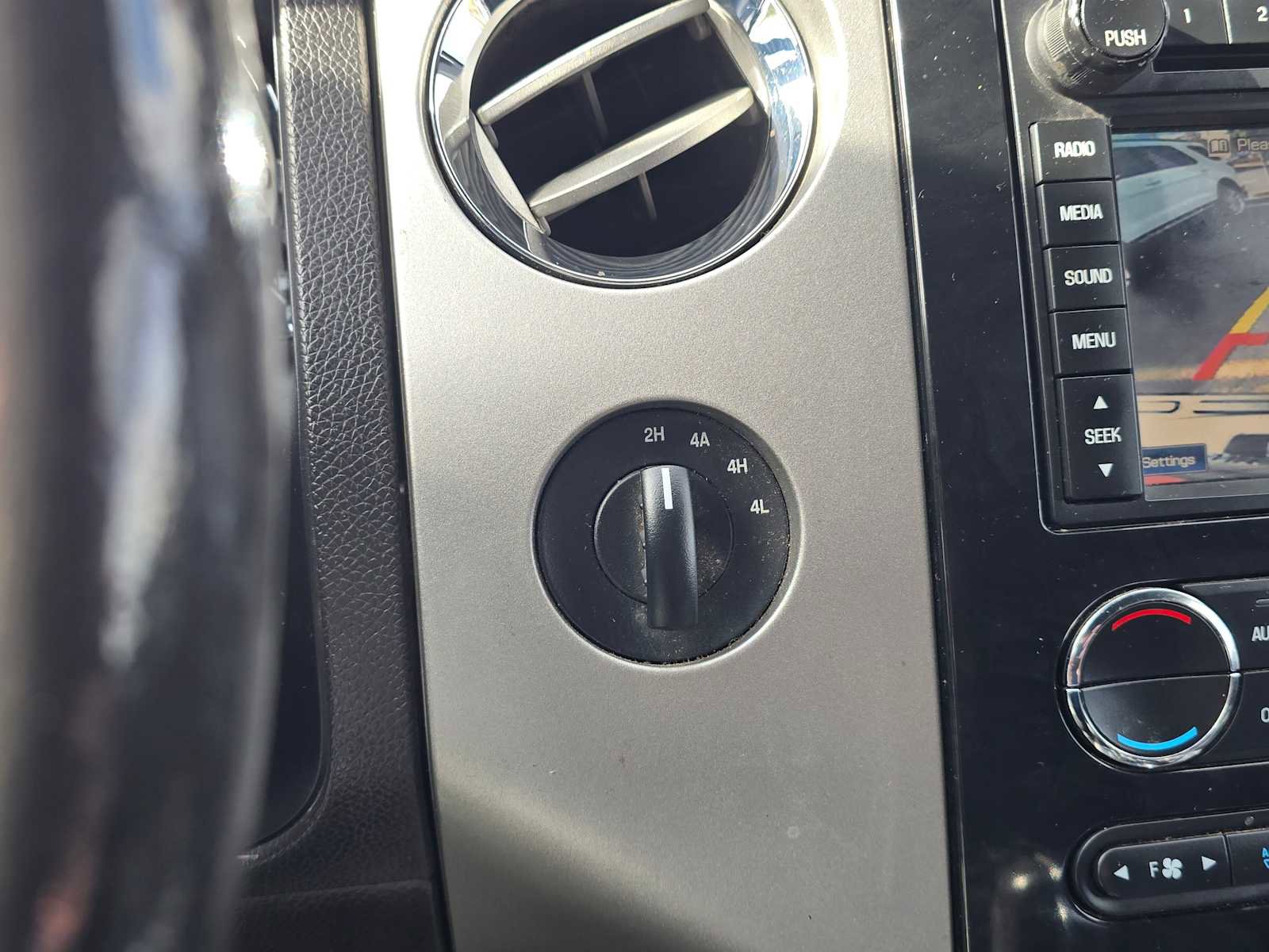 Used 2013 Ford Expedition Limited image 28