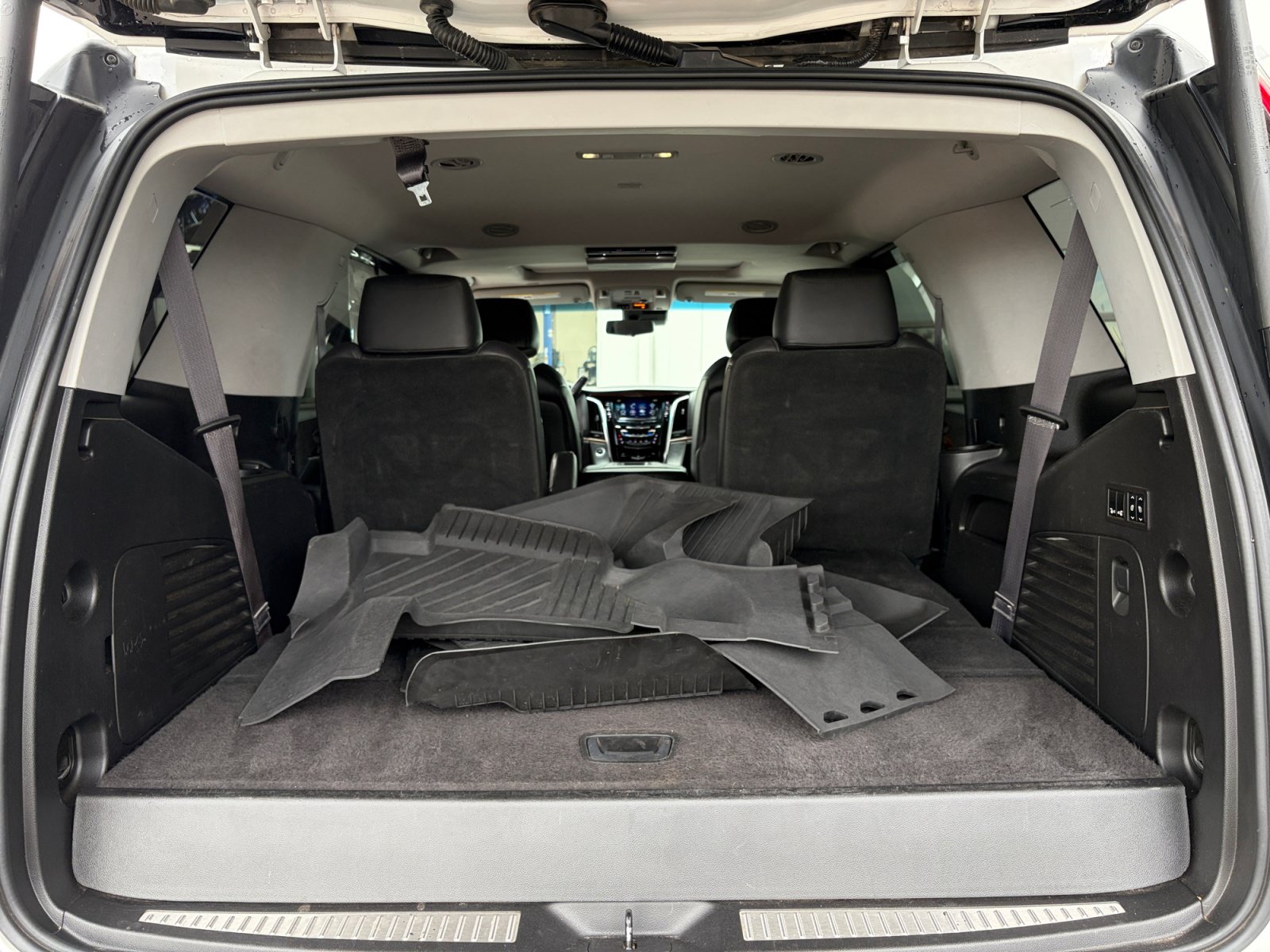 Used 2017 Cadillac Escalade Luxury AWD/4WD image 28