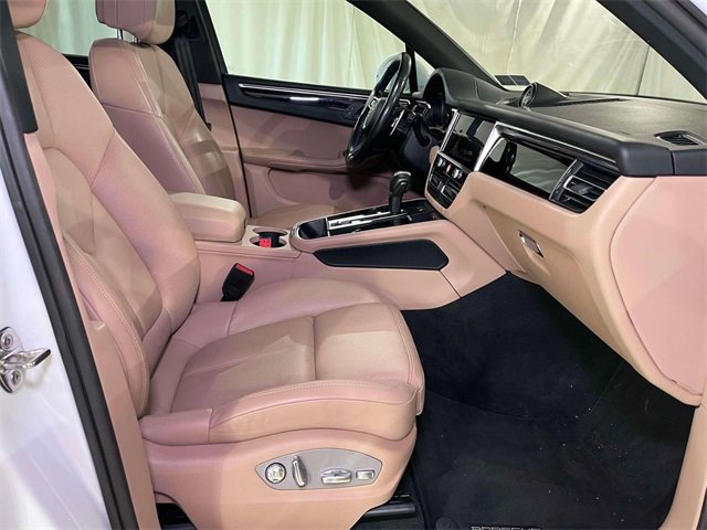 Used 2022 Porsche Macan w/ Premium Package Plus image 24