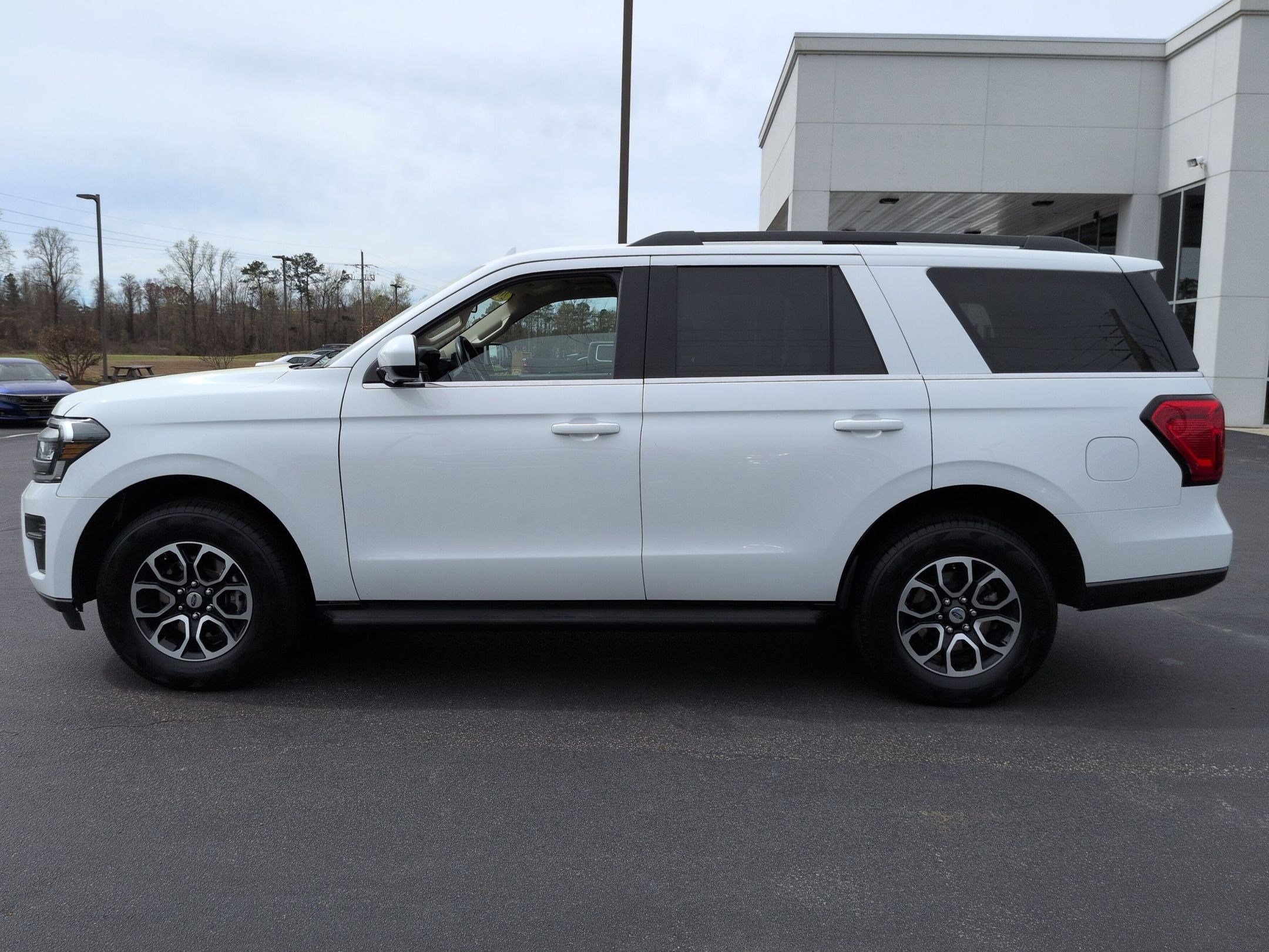 Used 2024 Ford Expedition XLT image 8