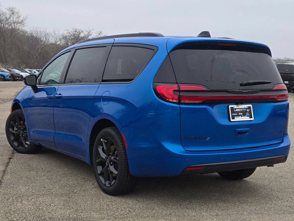 New 2026 Chrysler Pacifica Select w/ S Appearance Package AWD/4WD image 17