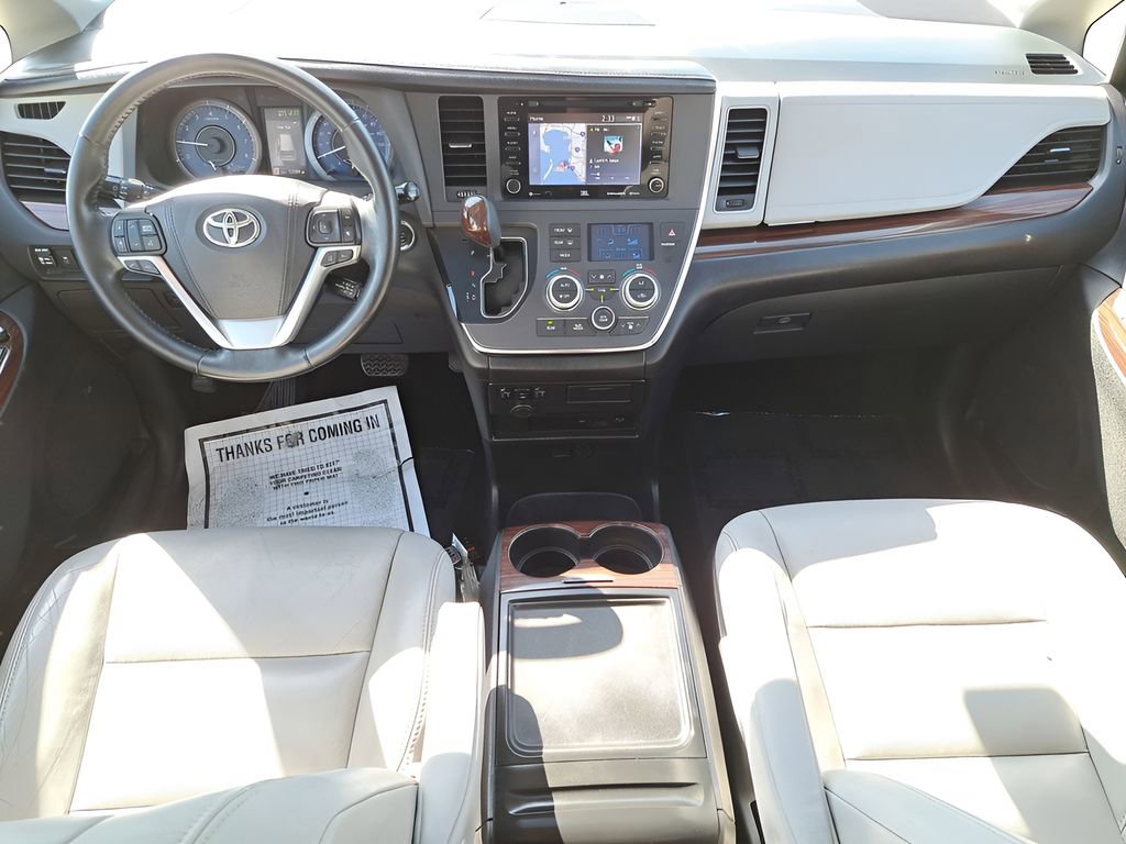 Used 2018 Toyota Sienna Limited Premium w/ Carpet Mat Package image 11