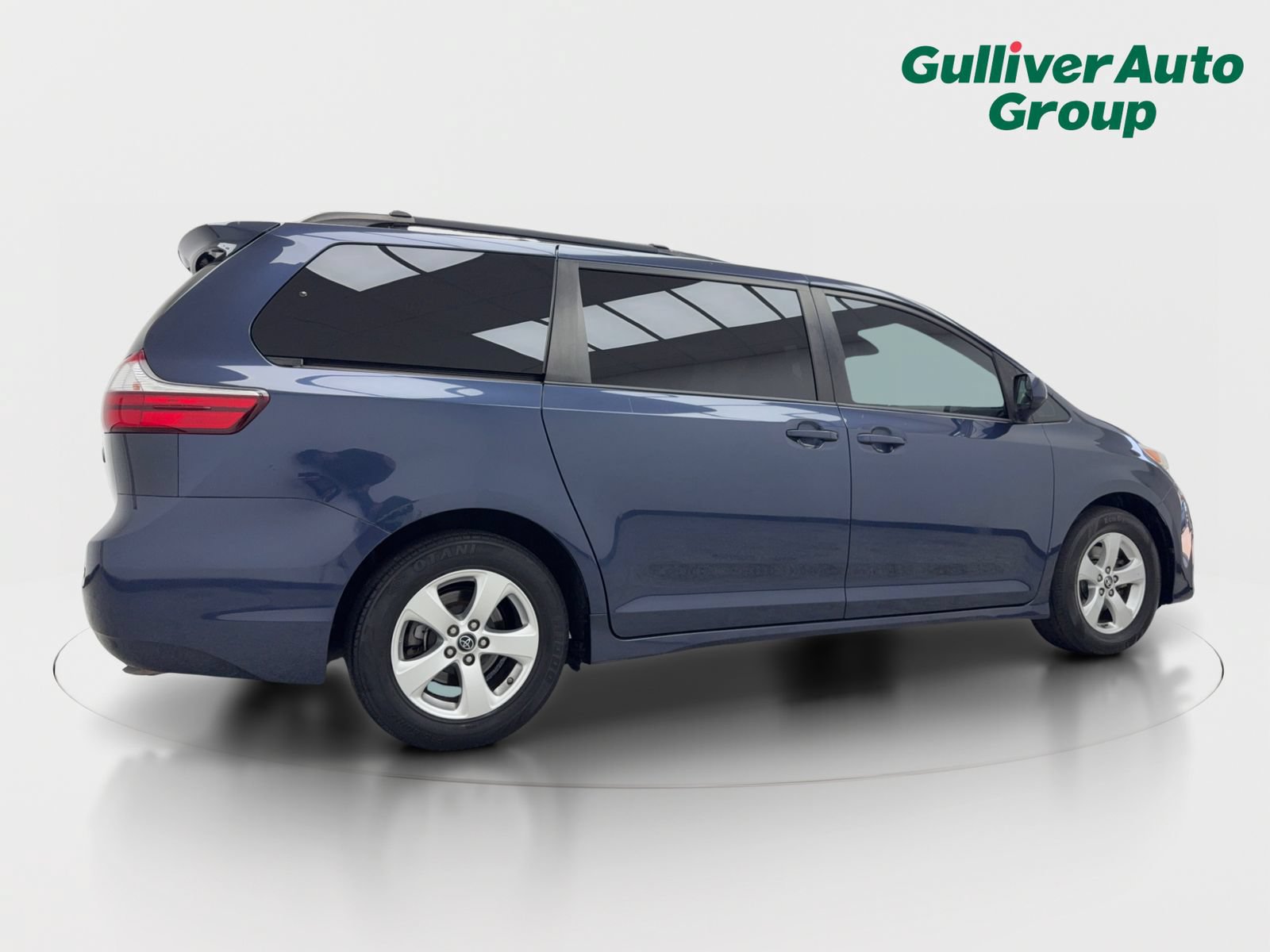 Used 2018 Toyota Sienna LE w/ Carpet Mat Package FWD image 9