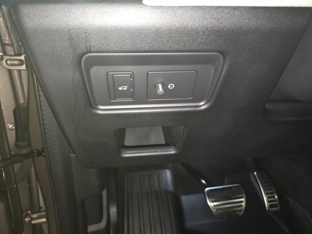 Used 2023 Land Rover Discovery S R-Dynamic AWD/4WD image 26