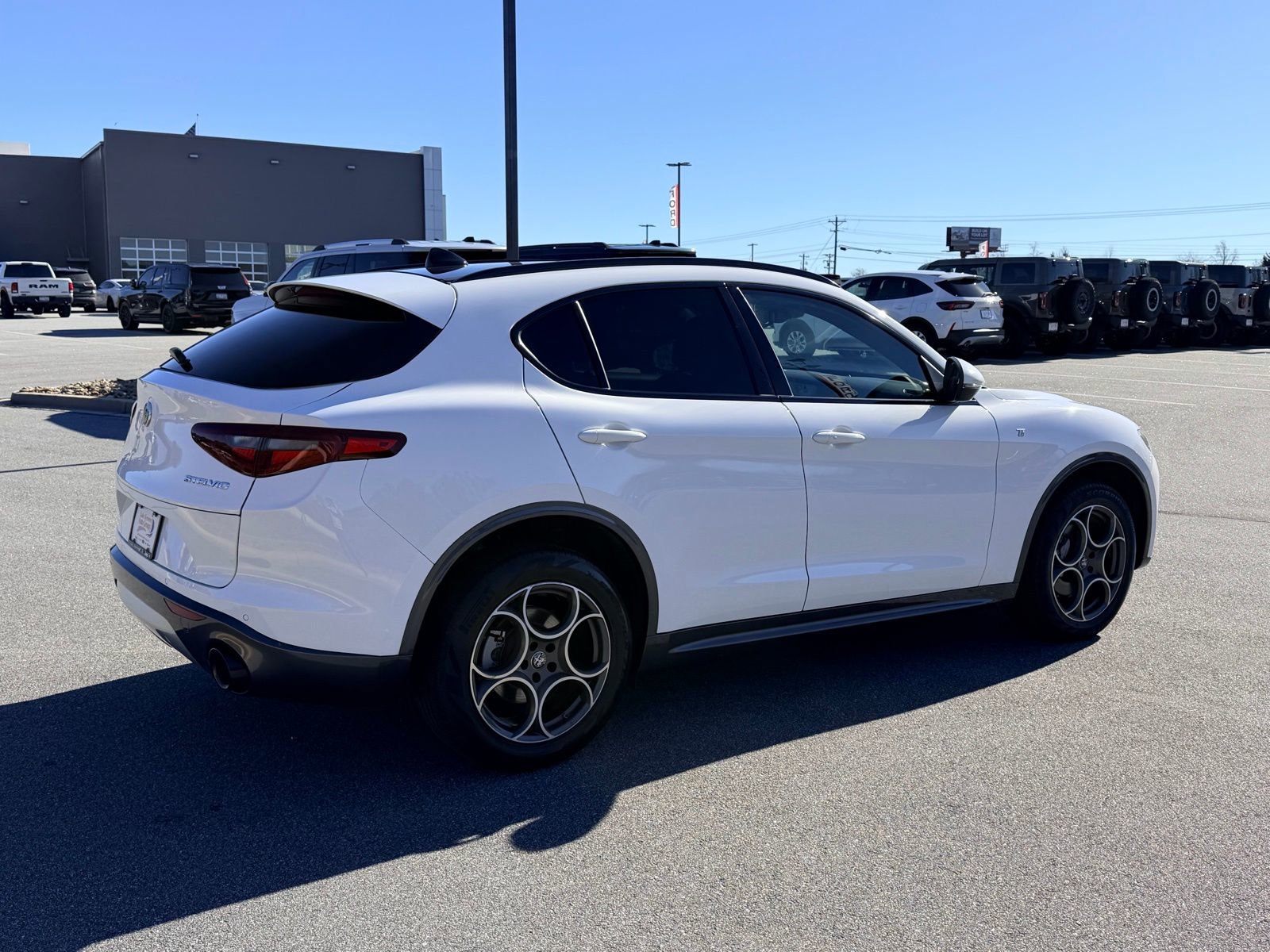 Used 2022 Alfa Romeo Stelvio Ti w/ Active Assist Plus Package AWD/4WD image 10