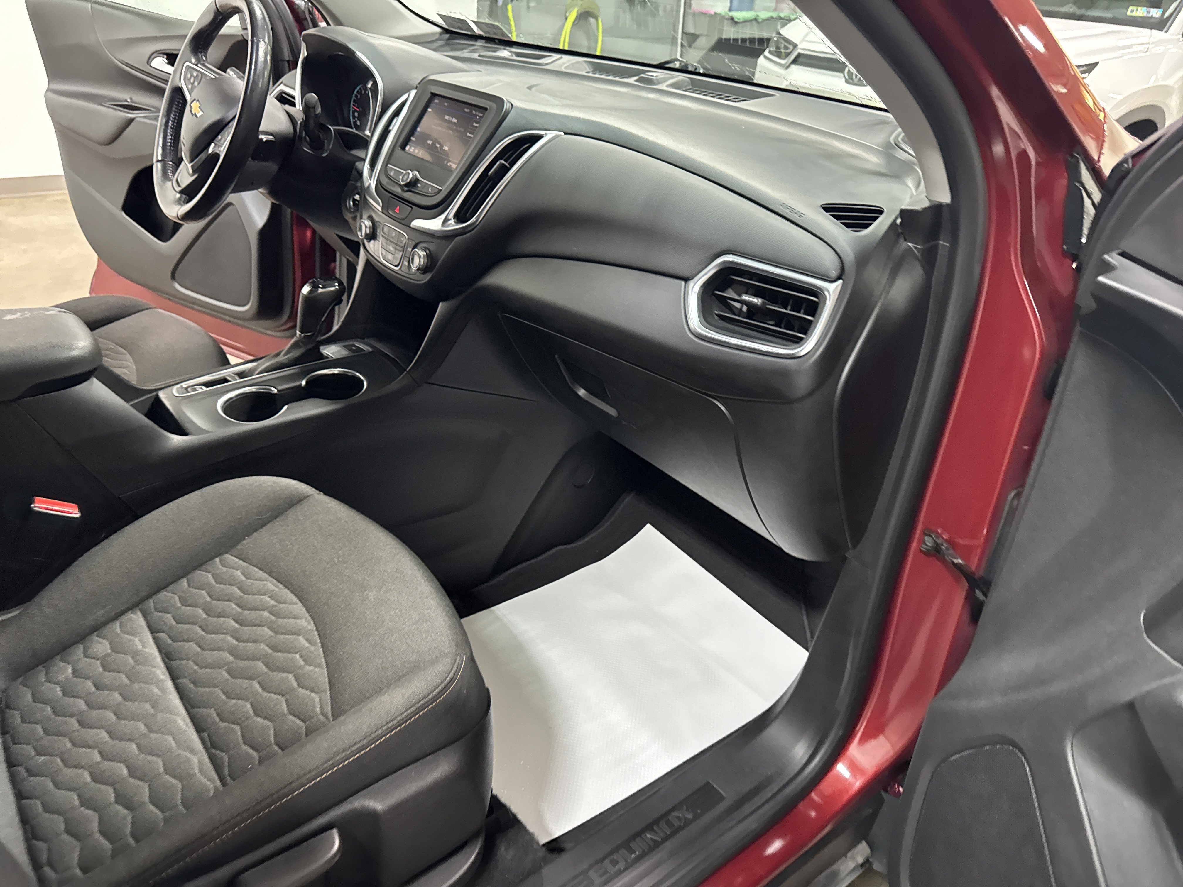 Used 2021 Chevrolet Equinox LT image 34