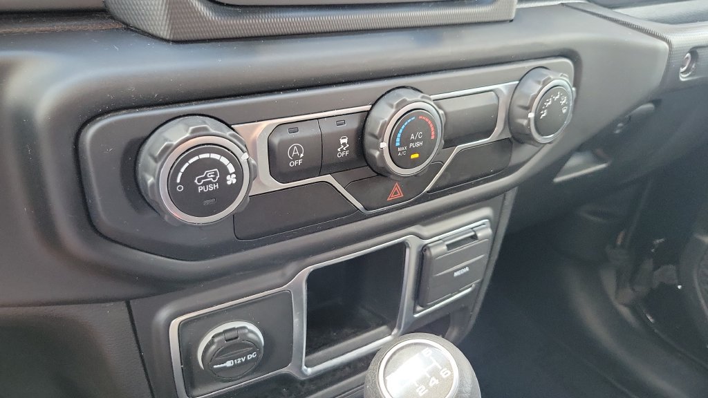 Used 2021 Jeep Wrangler Sport AWD/4WD image 21