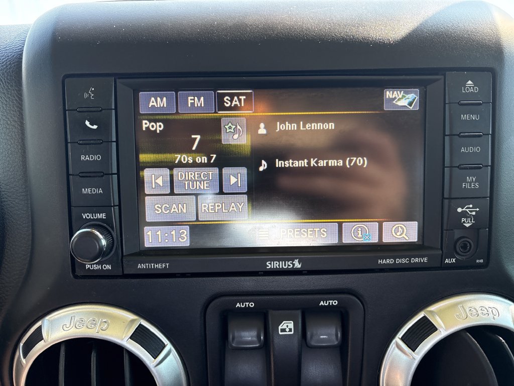 Used 2017 Jeep Wrangler Sahara w/ Connectivity Group AWD/4WD image 18