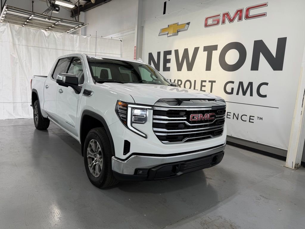 Used 2024 GMC Sierra 1500 SLT image 2