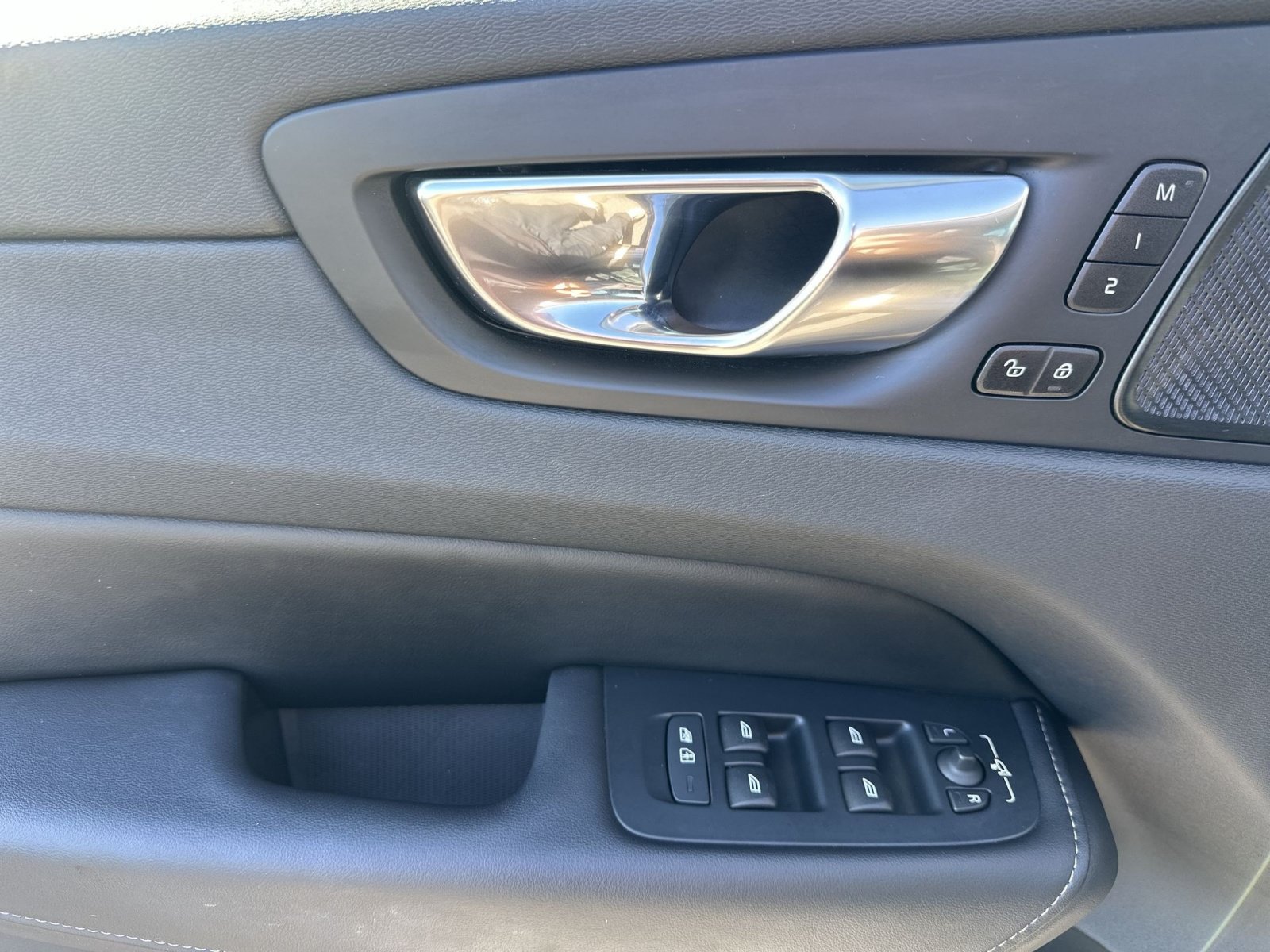 Used 2023 Volvo XC60 B5 Ultimate w/ Climate Package AWD/4WD image 16