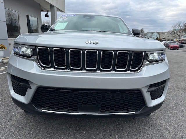 Certified 2024 Jeep Grand Cherokee Laredo X w/ Trailer Tow Package AWD/4WD image 3