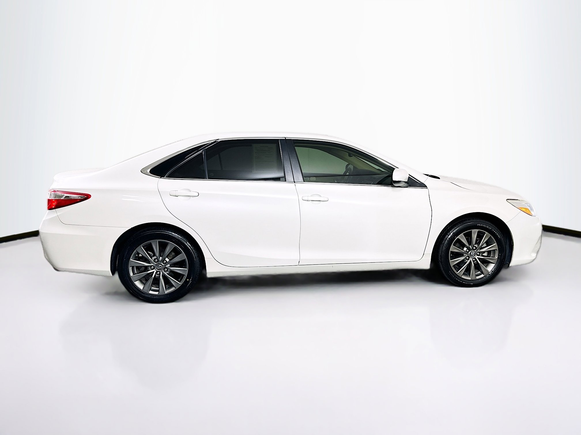 Used 2017 Toyota Camry XLE FWD image 10