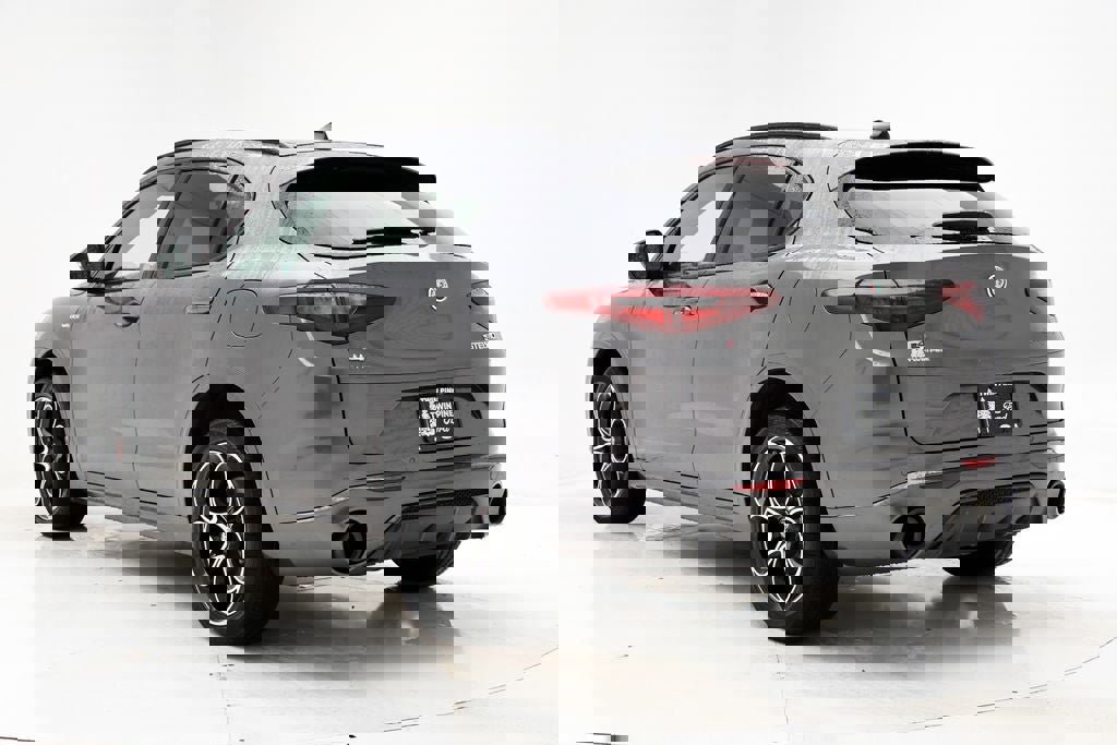 Used 2022 Alfa Romeo Stelvio Veloce image 6