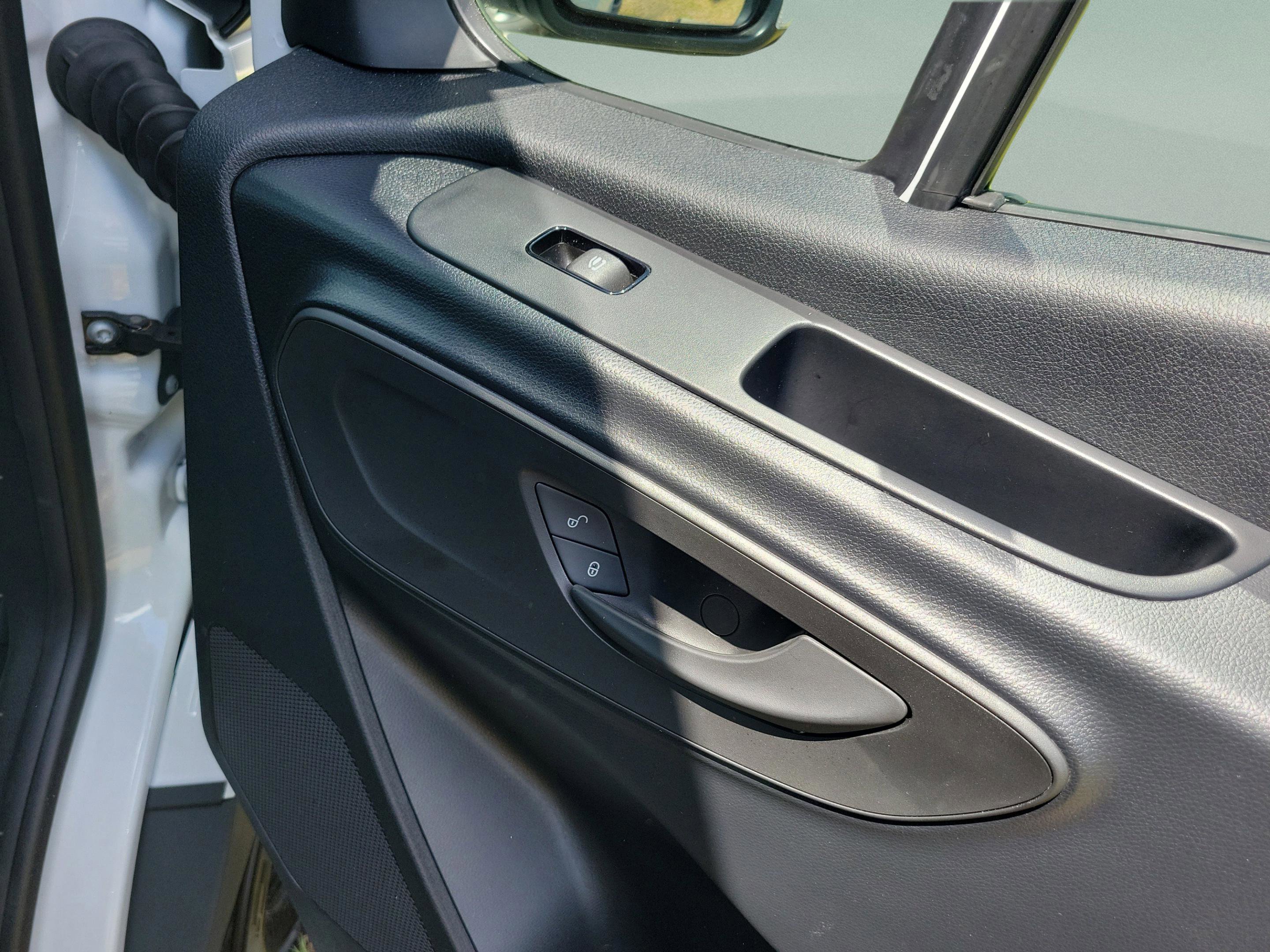 Used 2025 Mercedes-Benz Sprinter 2500 image 7