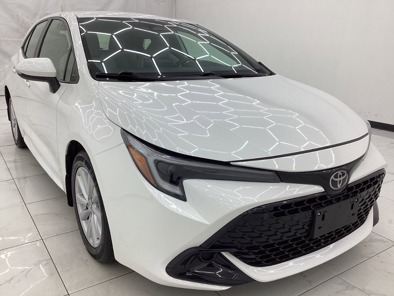 Used 2023 Toyota Corolla SE FWD image 3