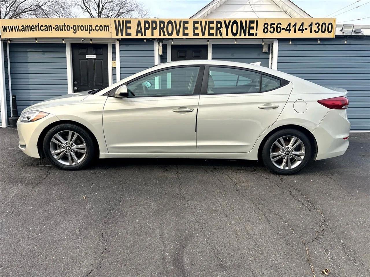 Used 2017 Hyundai Elantra SE image 3