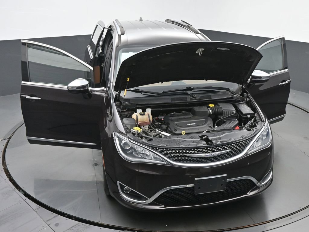 Used 2018 Chrysler Pacifica Limited image 62
