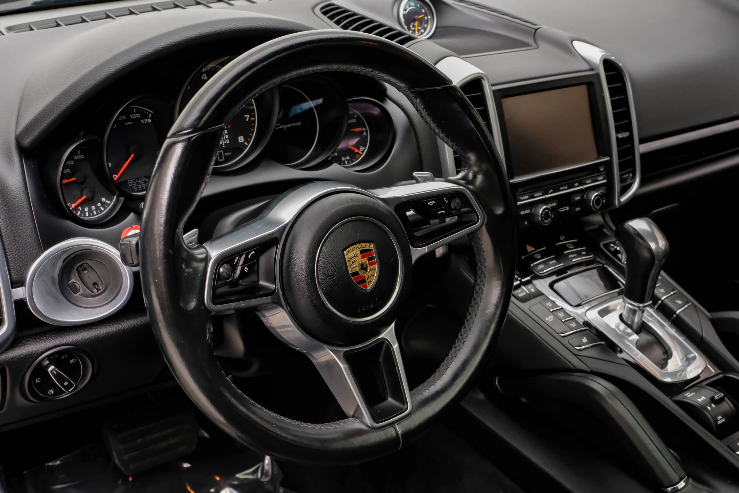 Used 2016 Porsche Cayenne AWD/4WD image 15