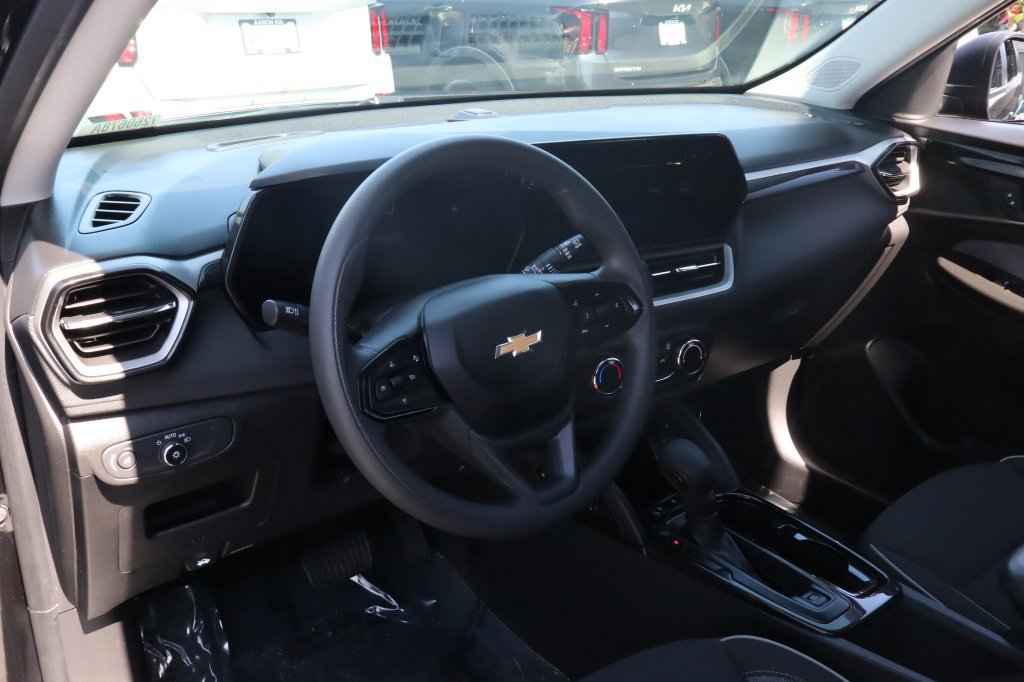 Used 2025 Chevrolet TrailBlazer LS w/ LS Convenience Package FWD image 16