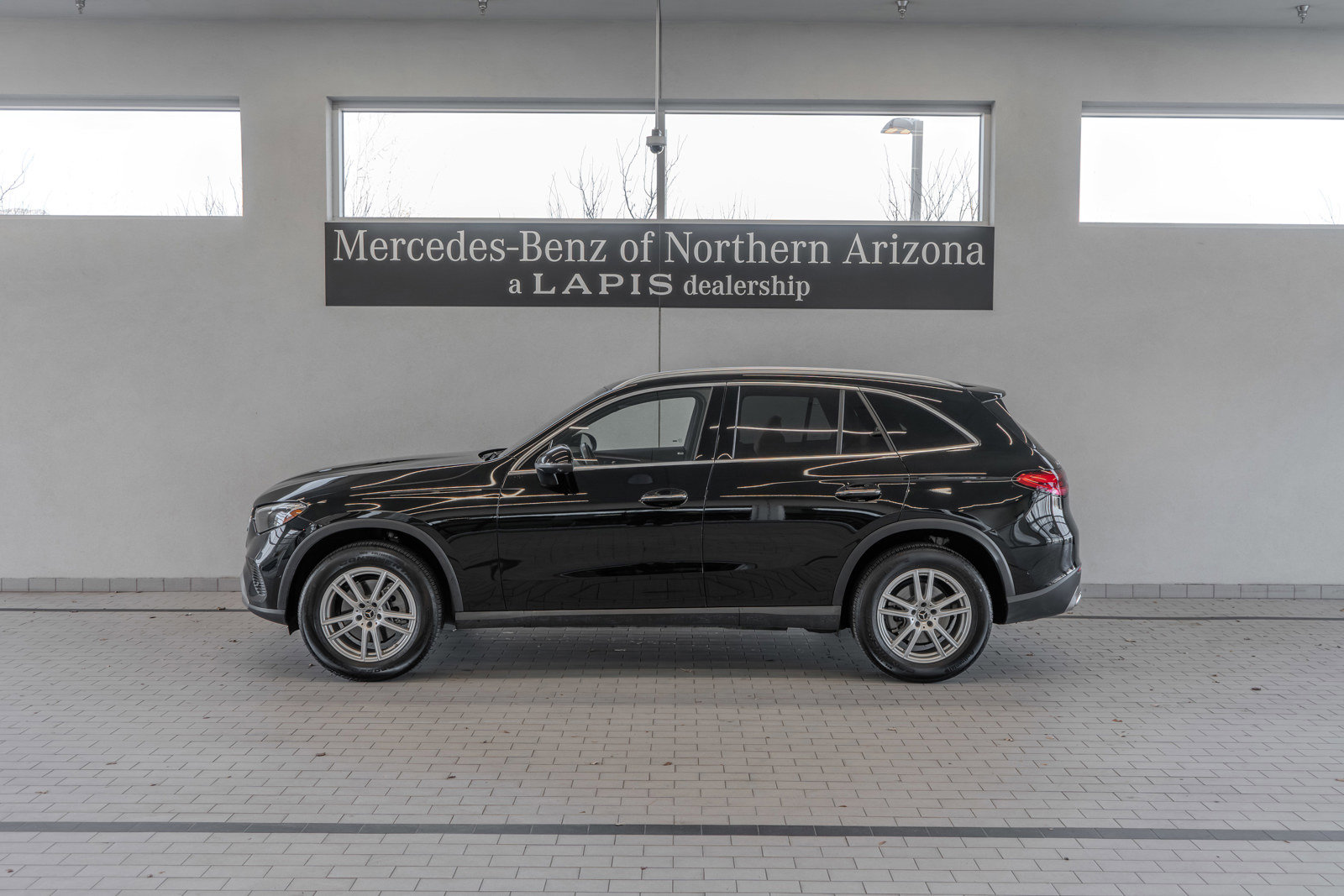 Used 2023 Mercedes-Benz GLC 300 image 2