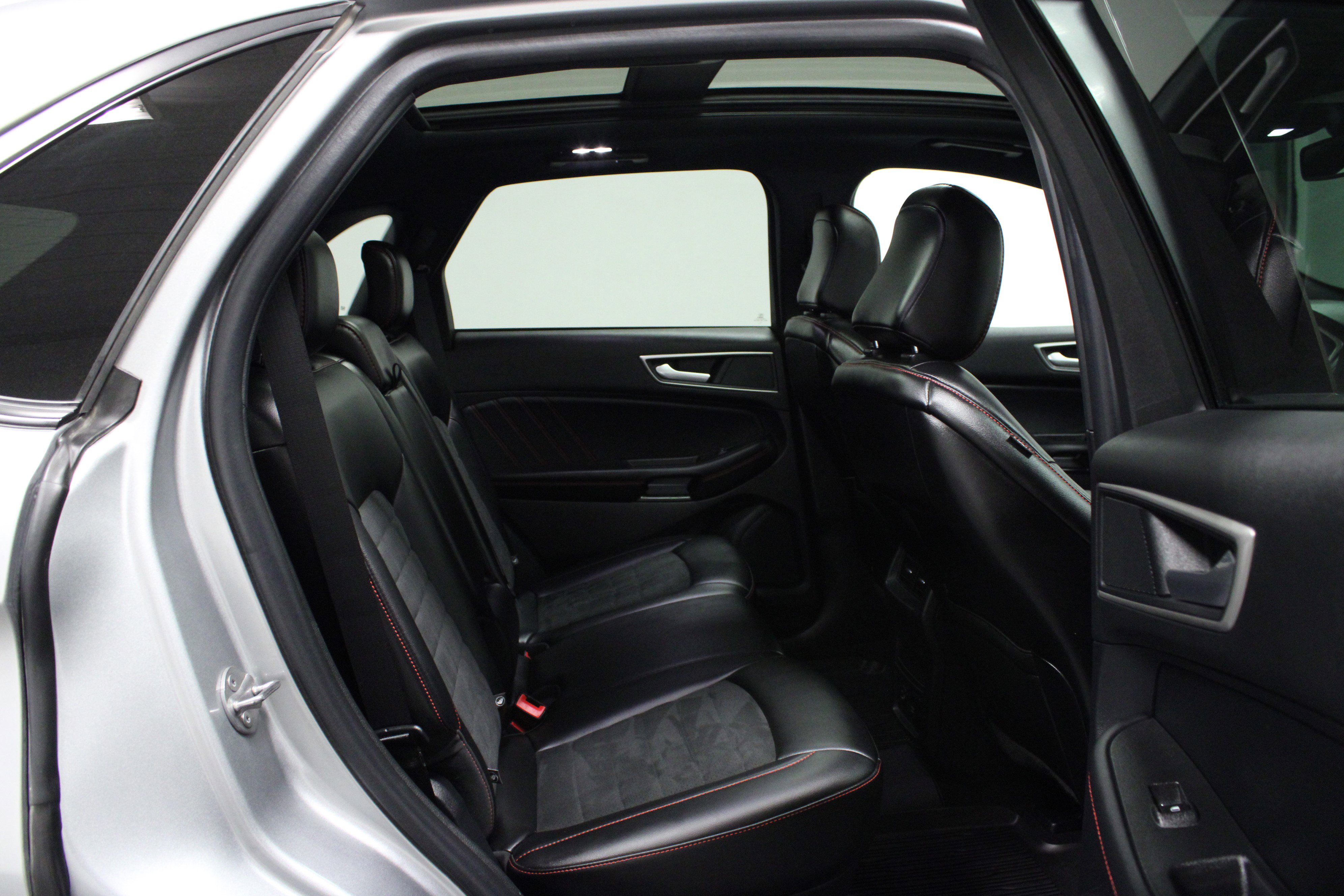 Used 2021 Ford Edge ST-Line w/ Class II Trailer Tow Package image 15