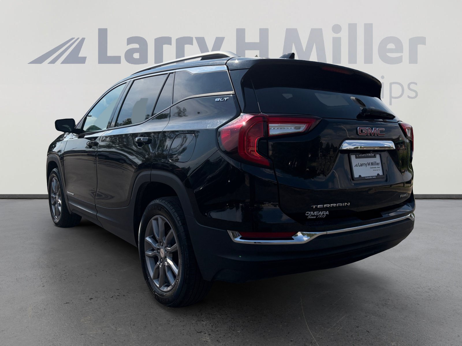 Used 2024 GMC Terrain SLT AWD/4WD image 3