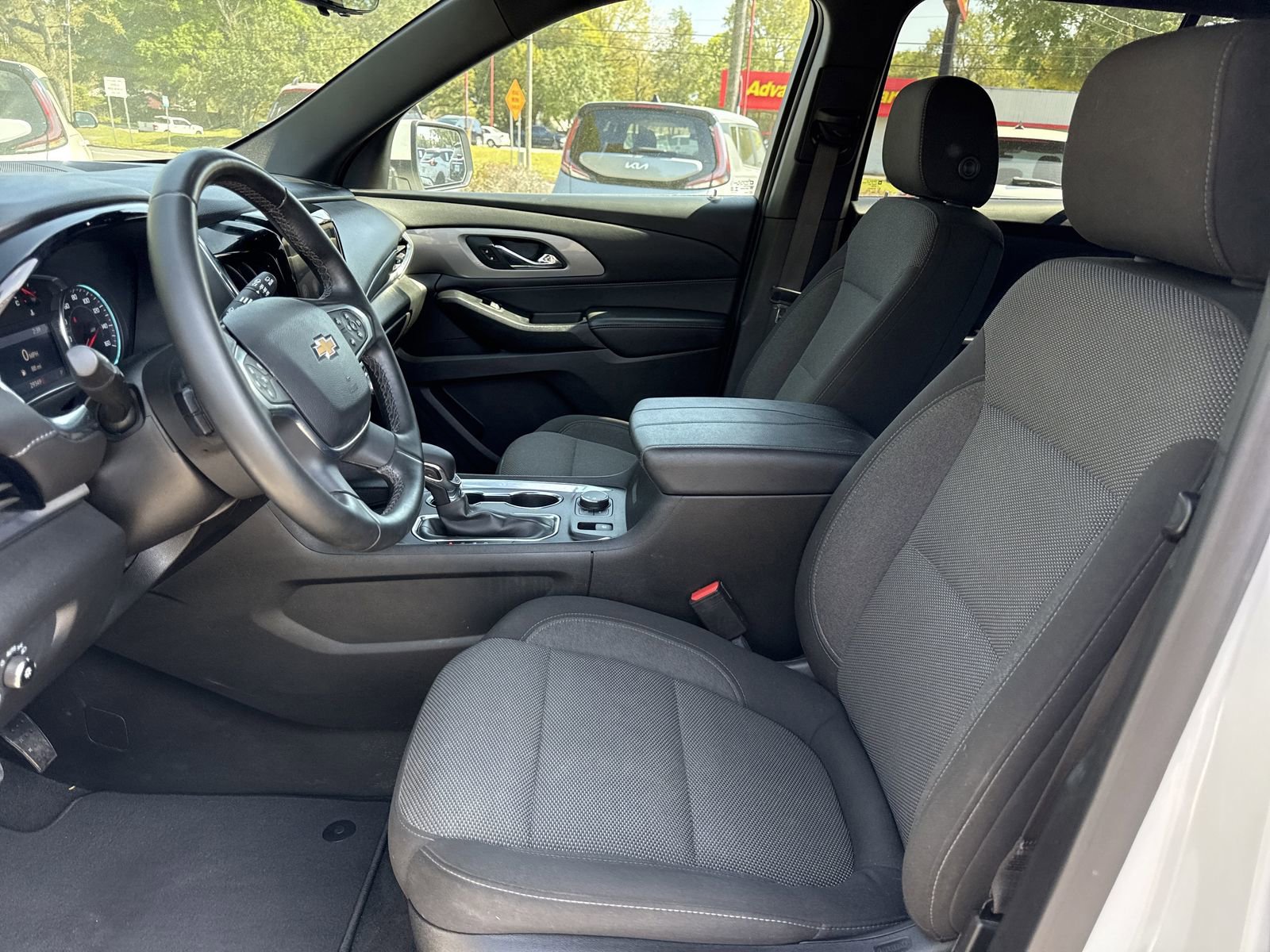 Used 2023 Chevrolet Traverse LT FWD image 9