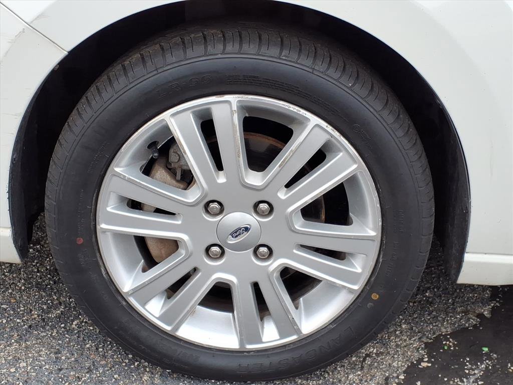 Used 2011 Ford Focus SEL w/ 301A Rapid Spec Order Code image 5