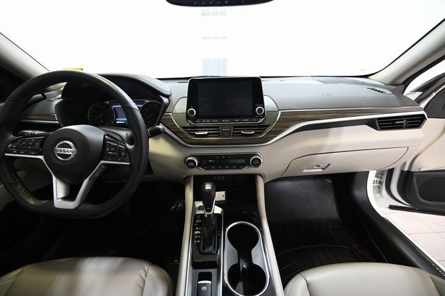 Used 2021 Nissan Altima 2.5 Platinum image 2