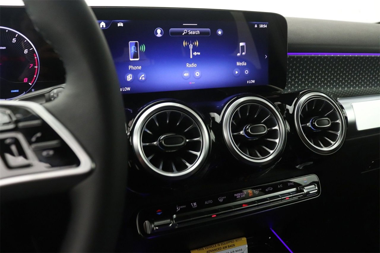 New 2025 Mercedes-Benz GLB 250 image 6