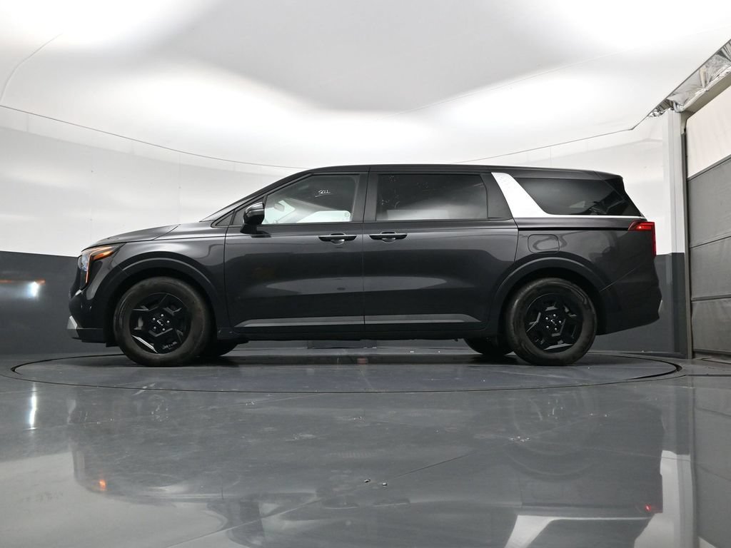 Used 2025 Kia Carnival FWD image 23