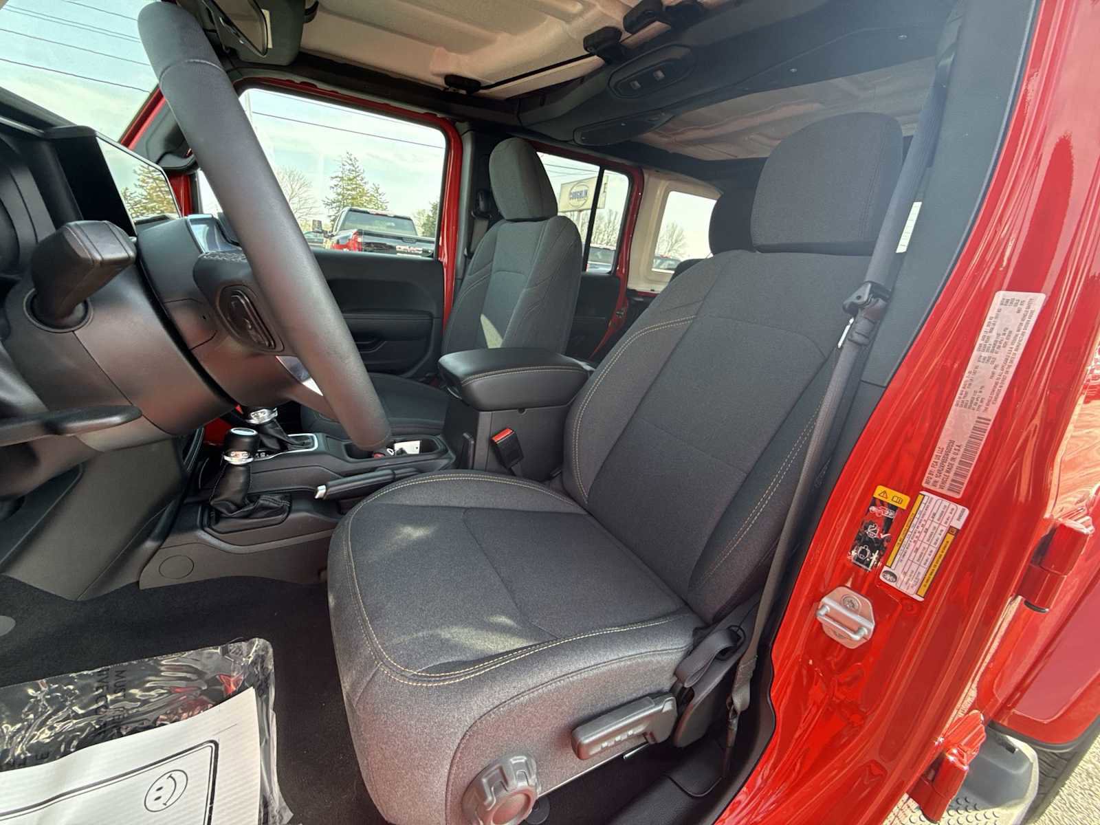 Used 2025 Jeep Wrangler Unlimited Sahara AWD/4WD image 13