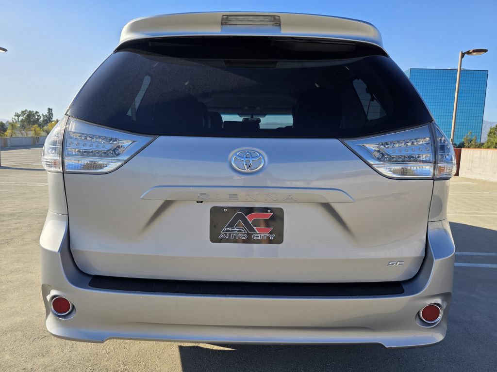 Used 2014 Toyota Sienna SE FWD image 9