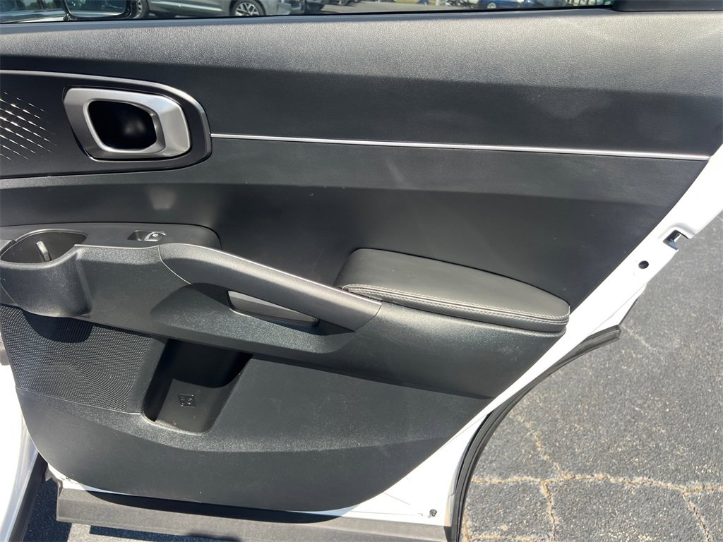 Used 2022 Kia Sorento LX image 16