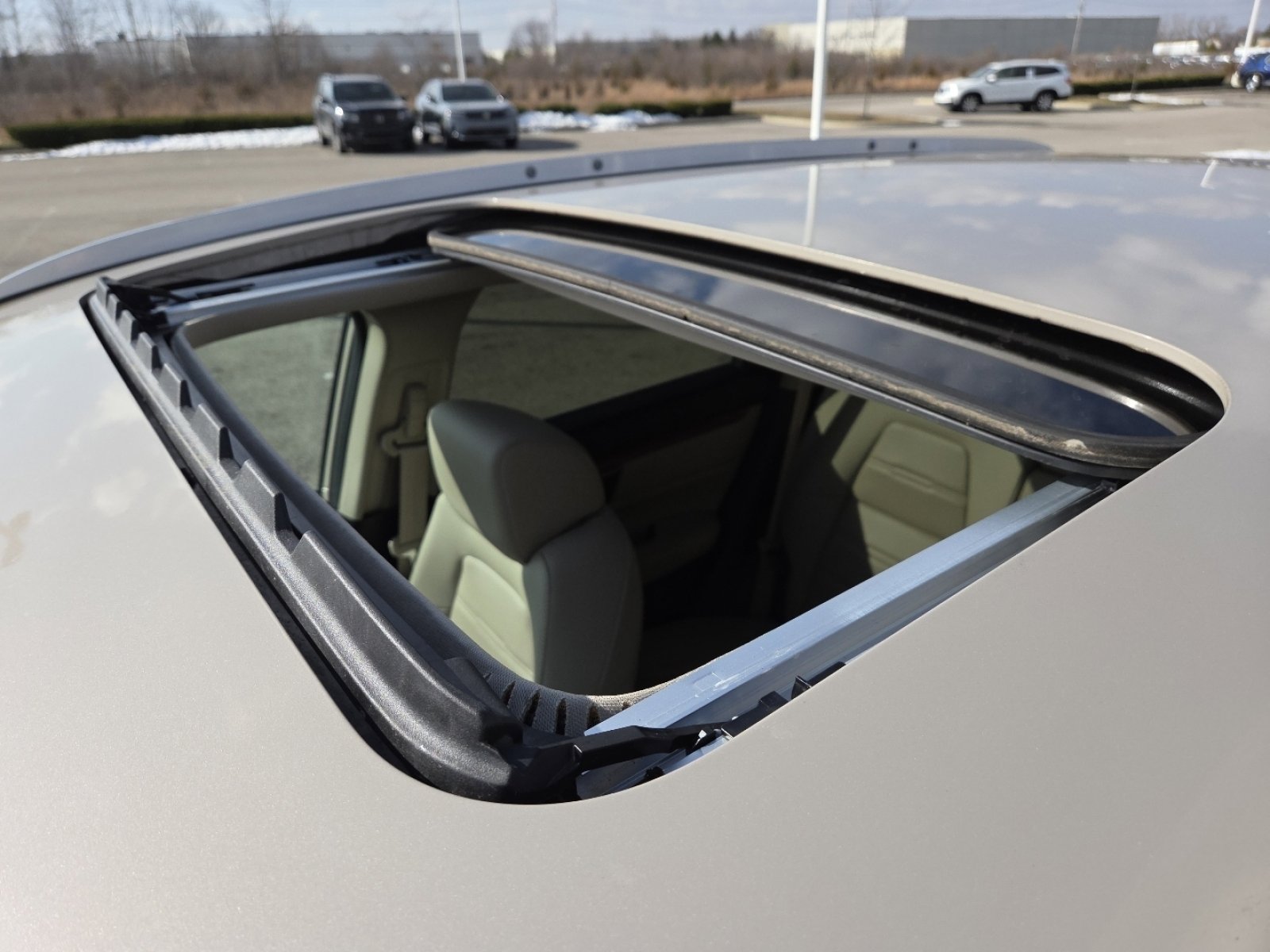 Used 2017 Honda CR-V Touring image 4