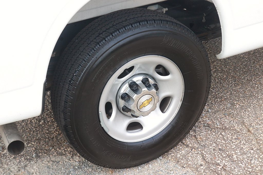 Used 2025 Chevrolet Express 3500 LT w/ LT Preferred Equipment Group RWD image 8