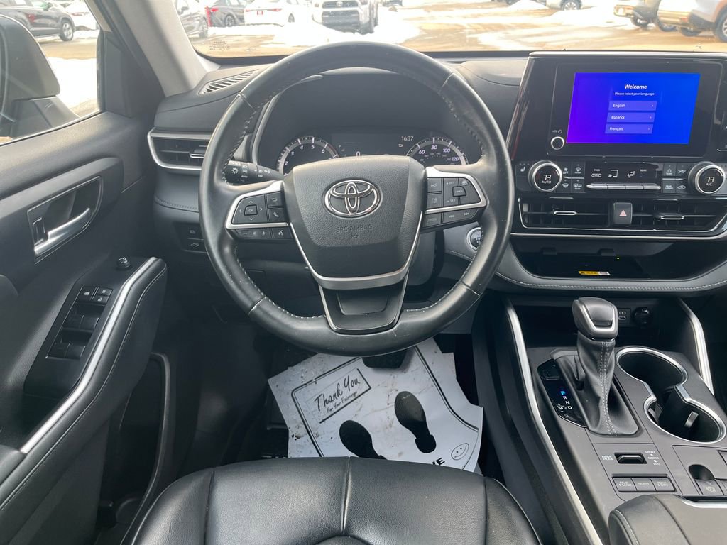 Certified 2023 Toyota Highlander XLE image 16