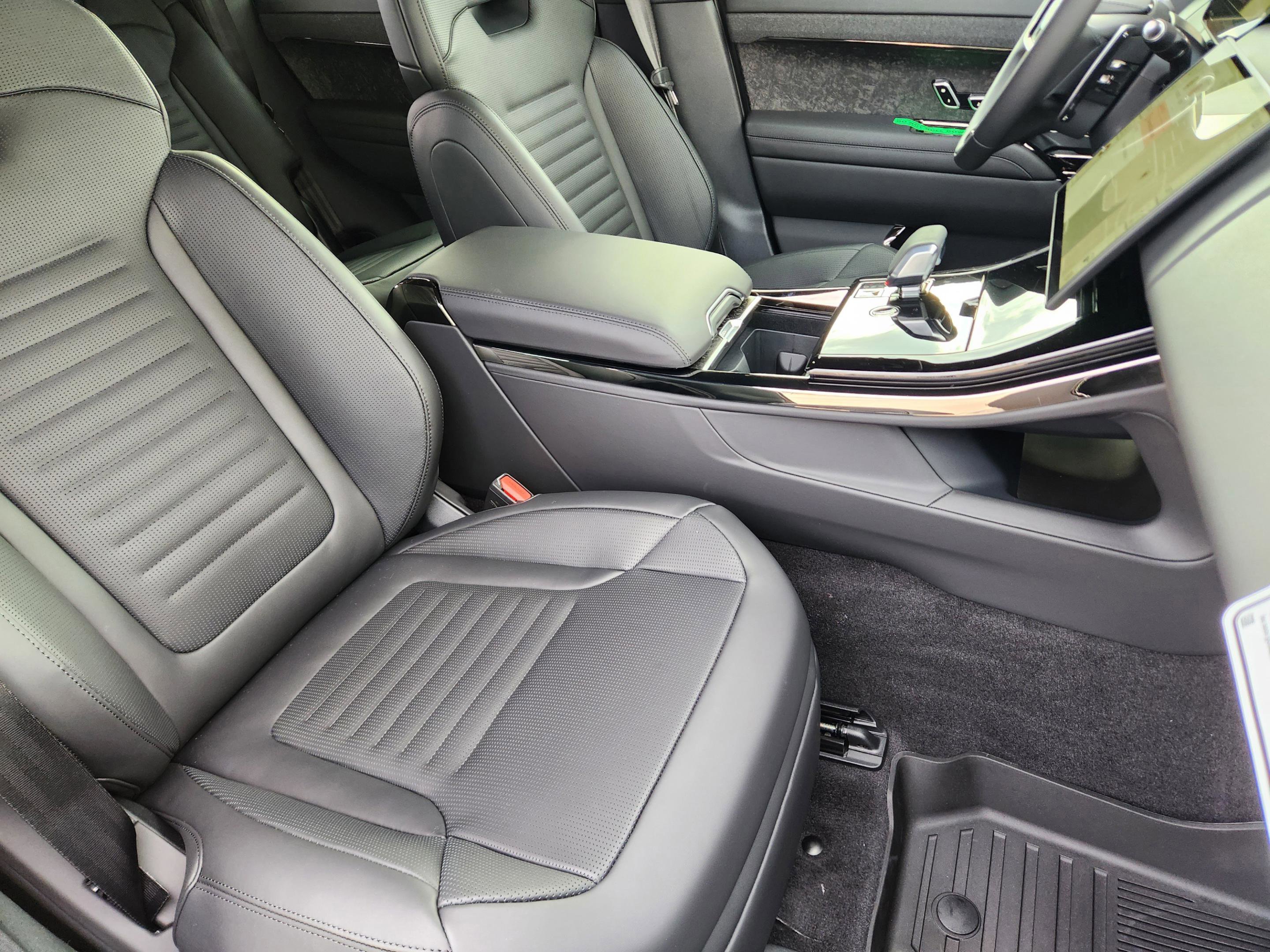 New 2026 Land Rover Range Rover Sport Autobiography AWD/4WD image 9