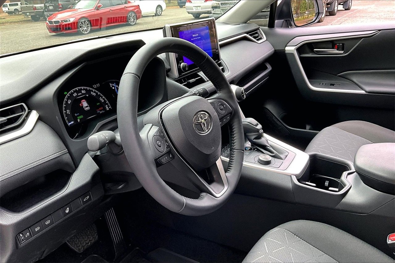Used 2025 Toyota RAV4 XLE image 14