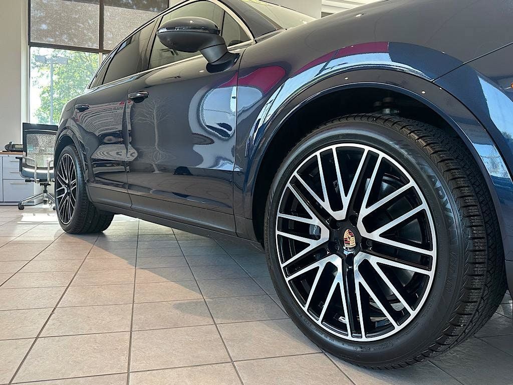 Used 2026 Porsche Cayenne AWD/4WD image 6