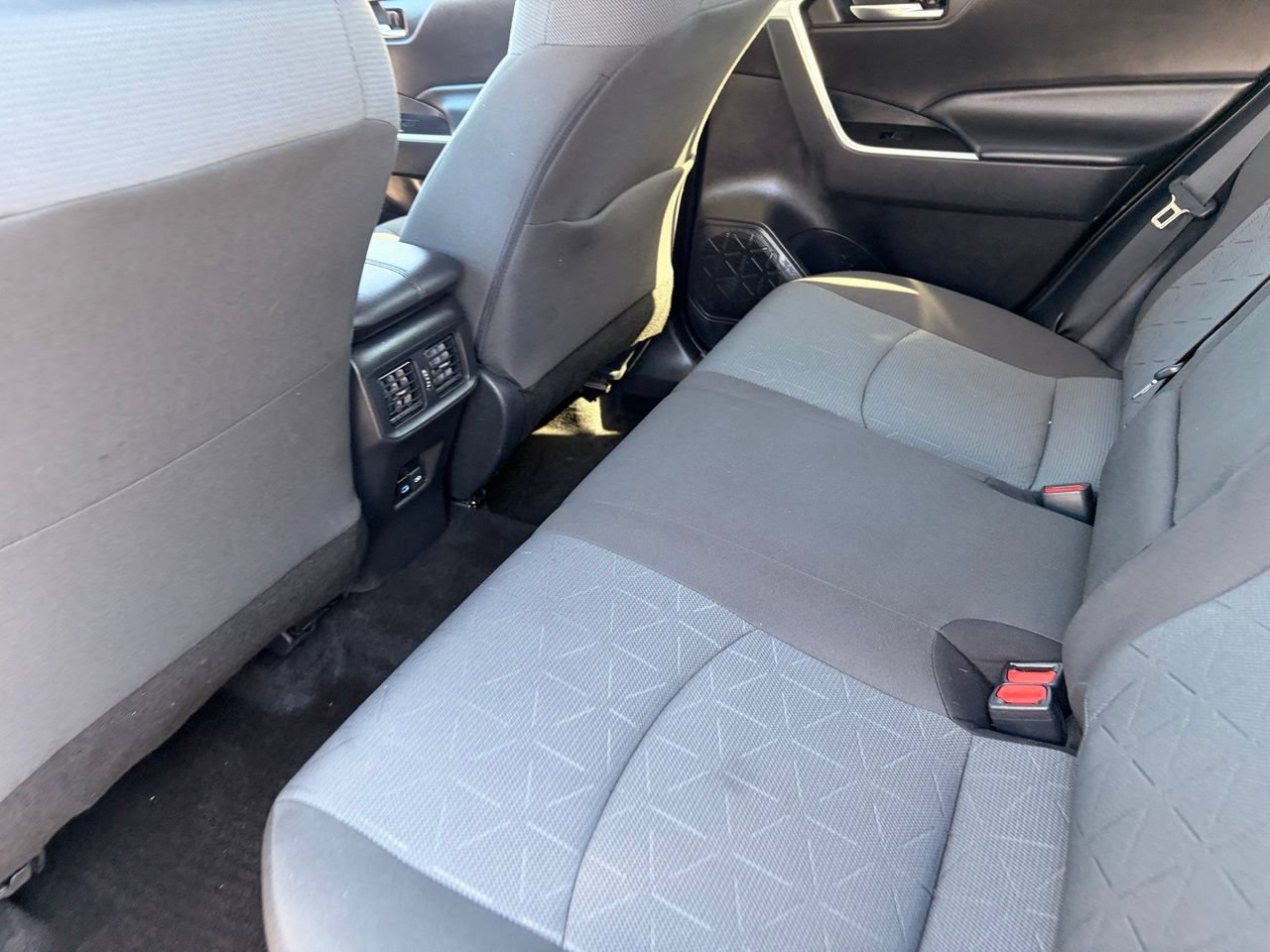 Used 2022 Toyota RAV4 XLE w/ Convenience Package FWD image 15