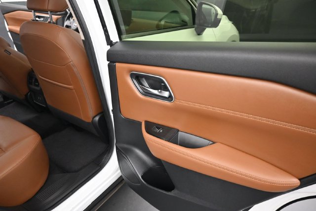 Used 2024 Nissan Rogue Platinum FWD image 25