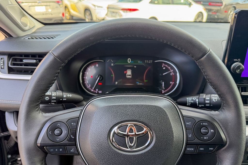 Used 2023 Toyota RAV4 XLE Premium image 16