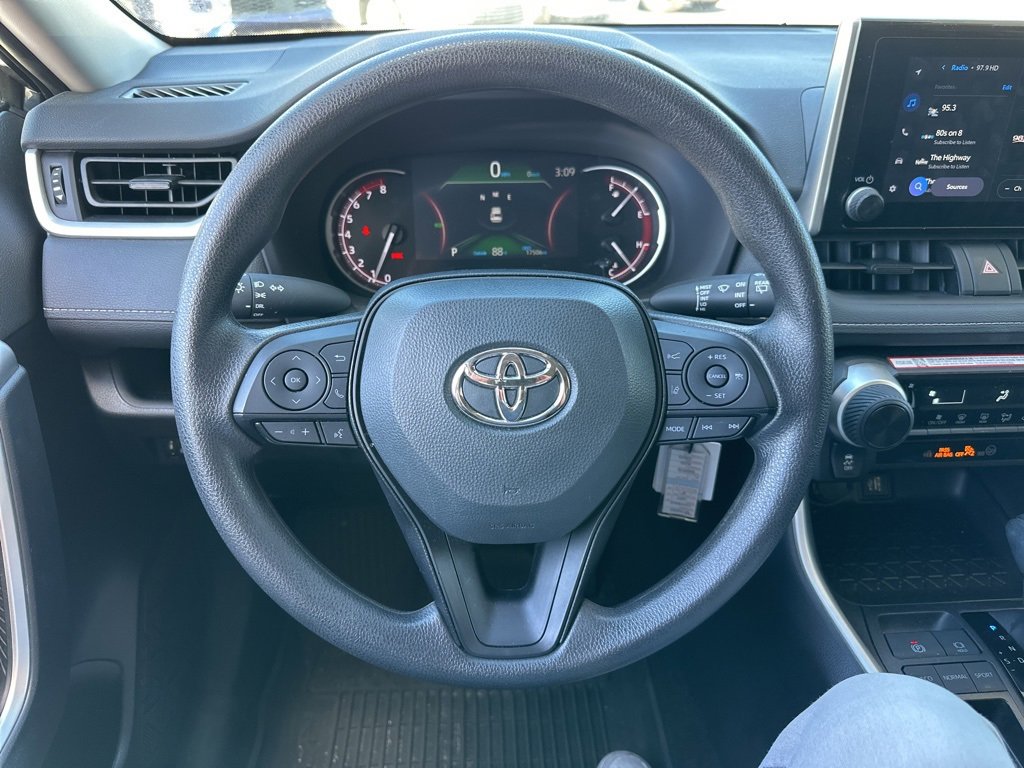 Used 2025 Toyota RAV4 LE image 21