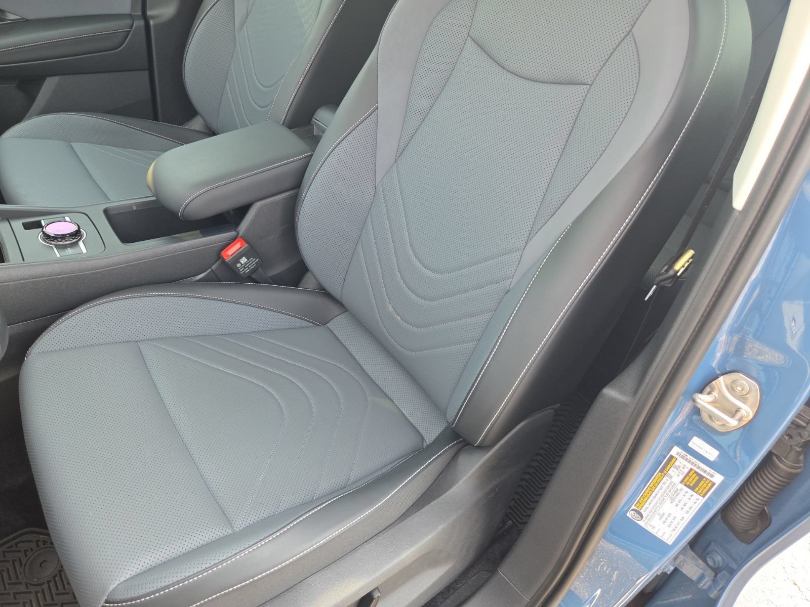 Certified 2026 Volkswagen Tiguan SE w/ Panoramic Sunroof Package FWD image 17