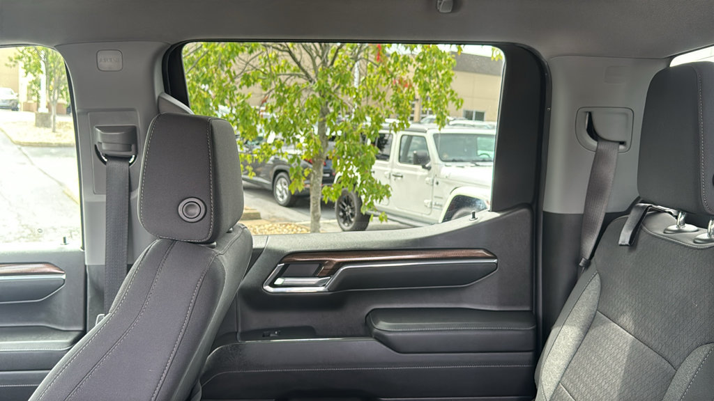 Used 2023 Chevrolet Silverado 1500 LT AWD/4WD image 30