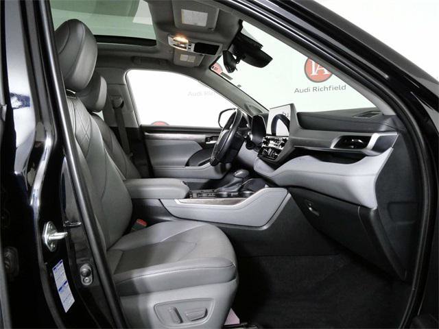 Used 2020 Toyota Highlander Limited Platinum image 11
