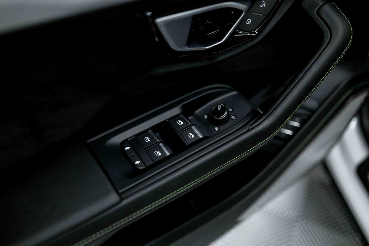 Used 2020 Lamborghini Urus Base image 35