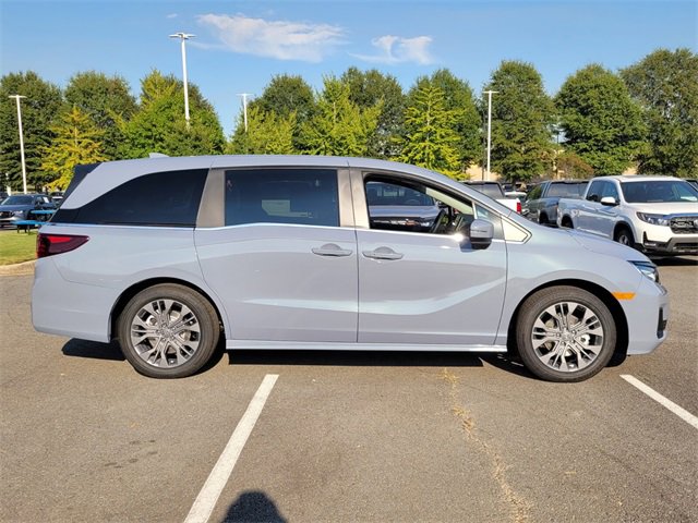 New 2026 Honda Odyssey Touring image 2