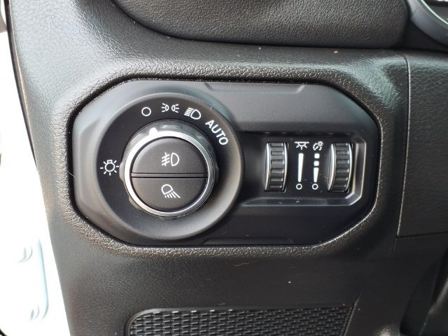 Used 2022 Jeep Gladiator Overland w/ LED Lighting Group AWD/4WD image 7